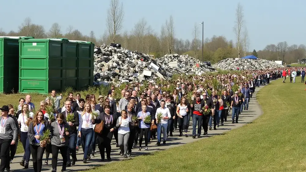Mieszkańcy Rumi masowo oddawali elektroodpady w zamian za rośliny